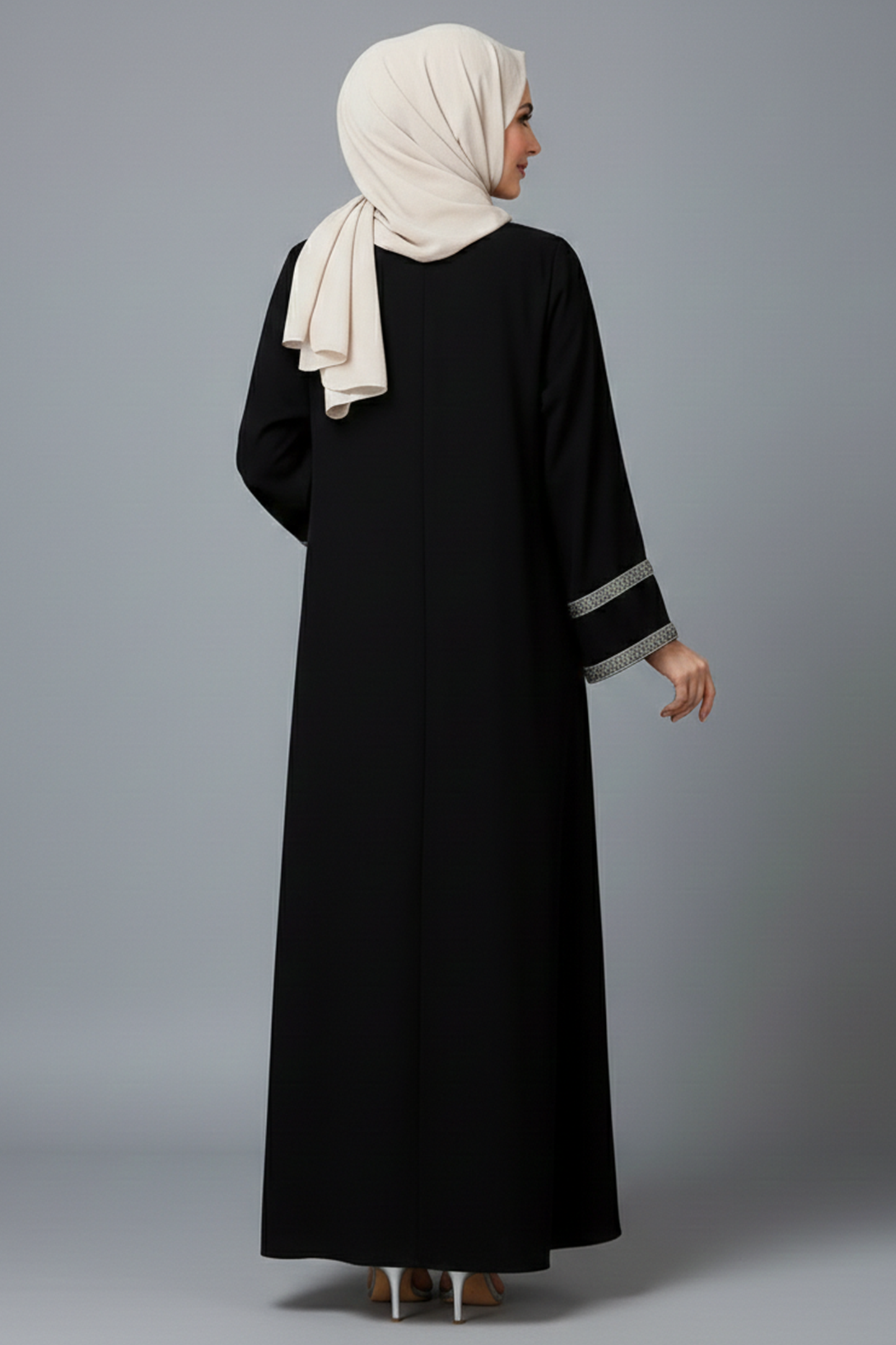Tassel-Accent Noir Abaya