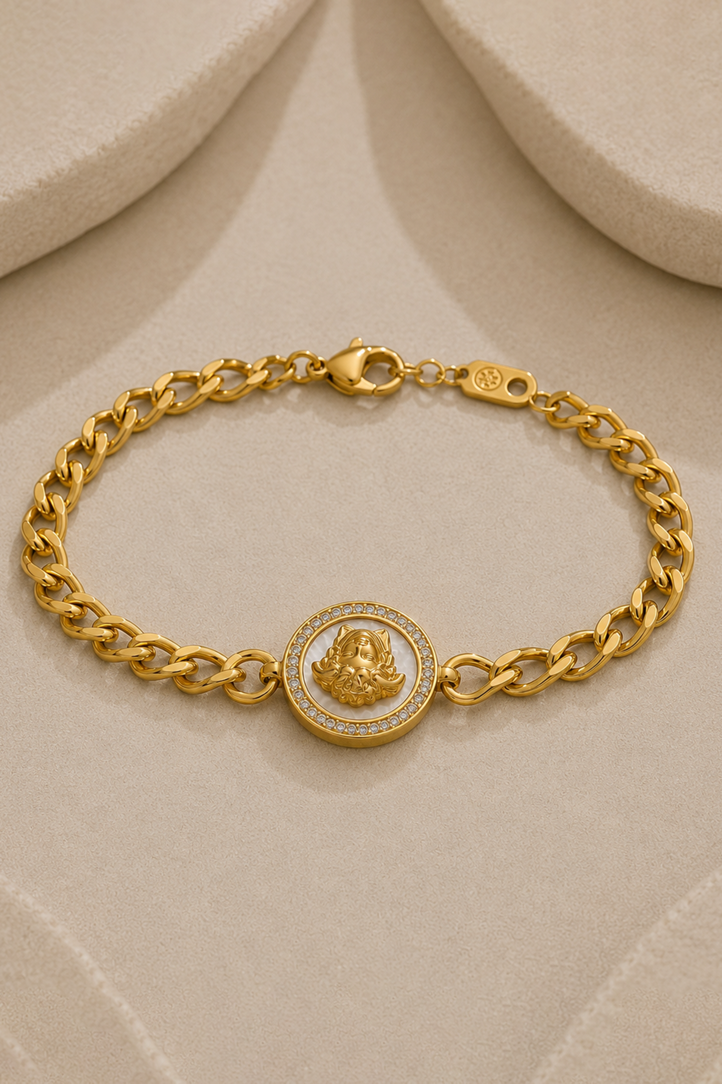 Medusa Pearl Curb Chain Bracelet