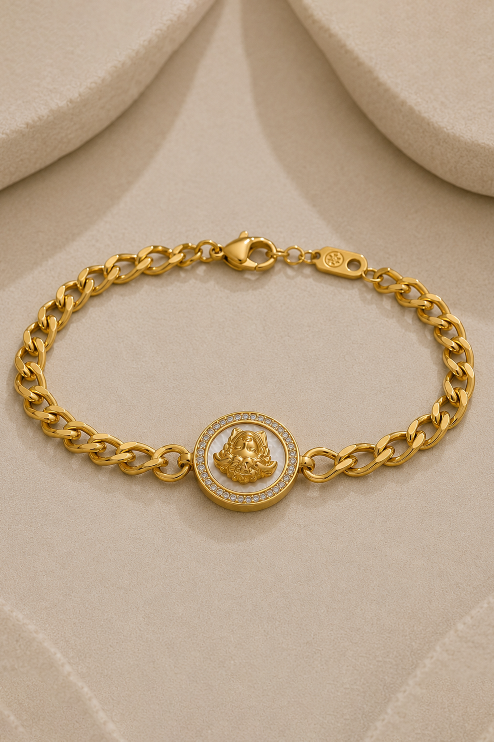 Medusa Pearl Curb Chain Bracelet